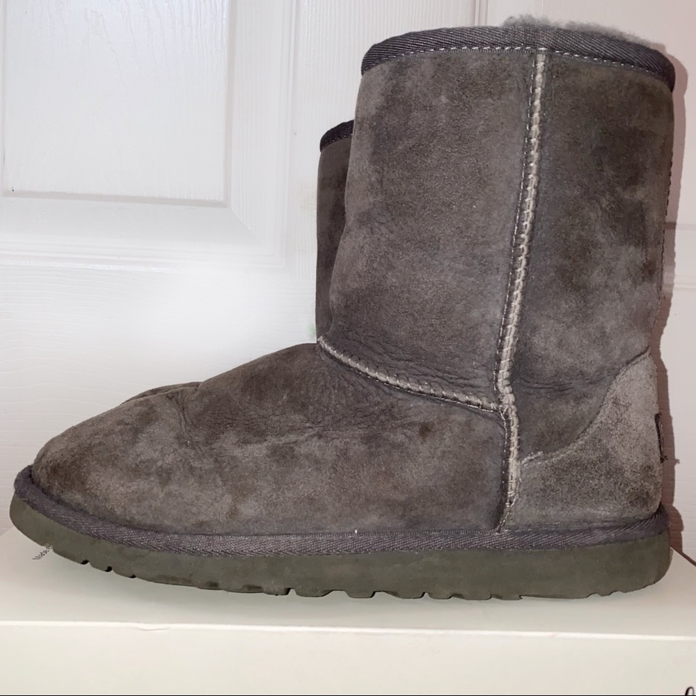 Kids Used Ugg’s - Short Classic Grey
